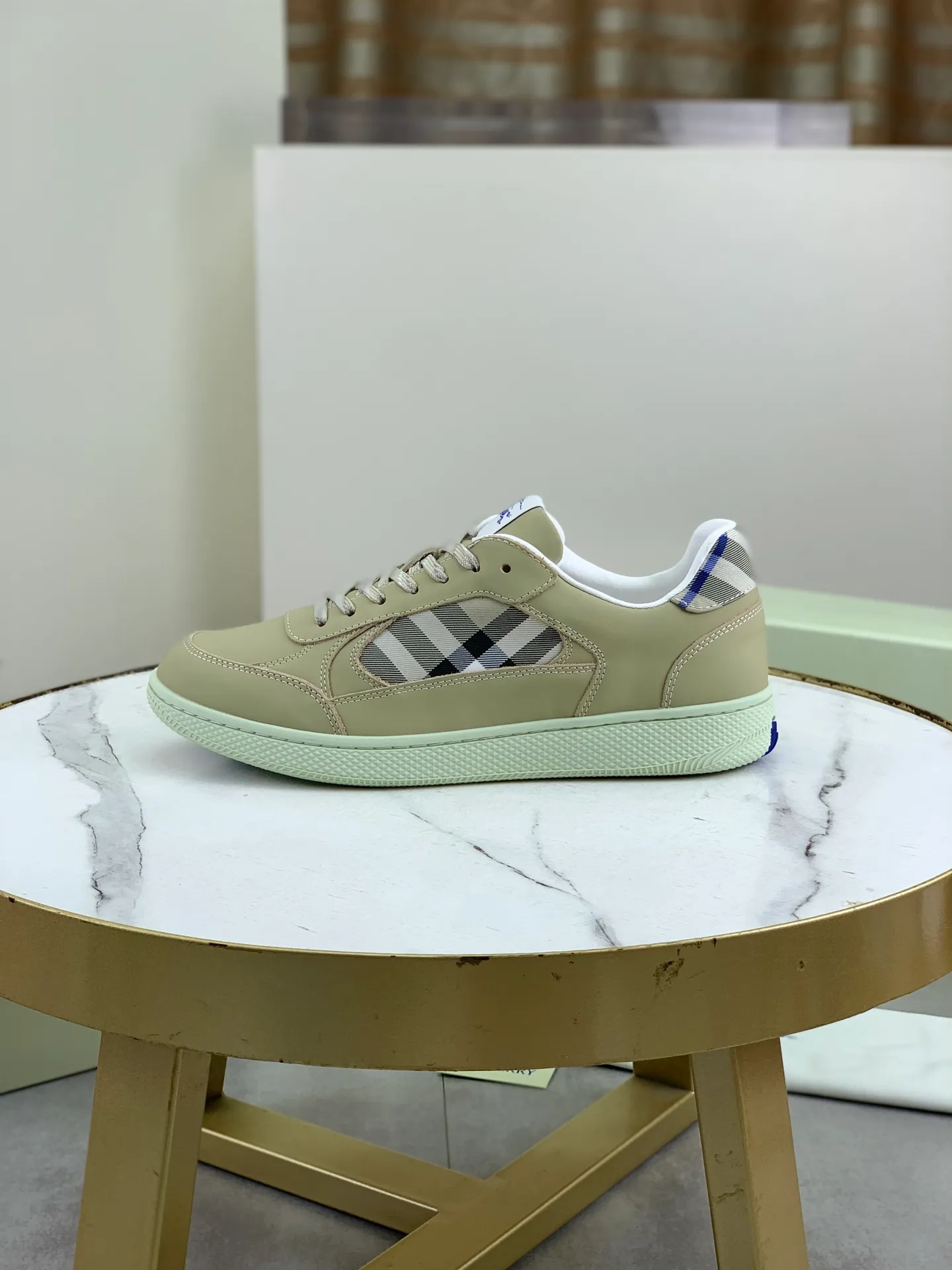 Factory price P640 [BURBERRY] Burberry - High-end quality original order - Upper: imported 🔝 original material - Inner lining: cowhide lining, feet; water-dyed cowhide - Outsole: ultra-light TPR rubber; two-color molded outsole - Super high quality control · Fine workmanship: highlighted (high-end, extravagance, grade) -Size: 39-45 (Male 38 46 can be customized) · Color: Multi-color optional